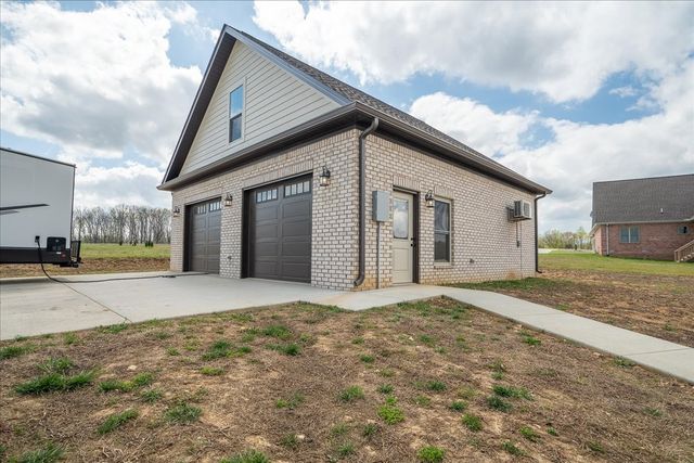 114 Hurst Dr, Leoma, TN 38468