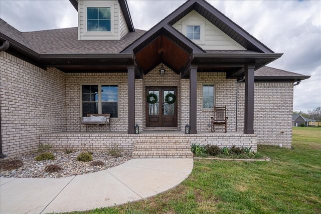 114 Hurst Dr, Leoma, TN 38468