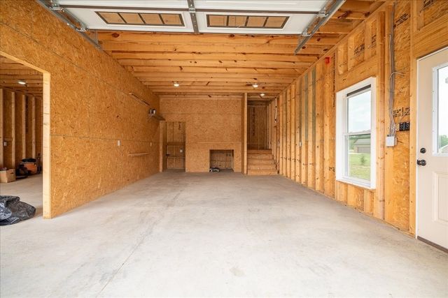 114 Hurst Dr, Leoma, TN 38468