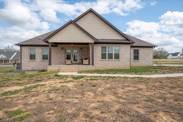 114 Hurst Dr, Leoma, TN 38468