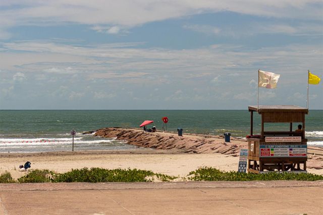 9520 Seawall Boulevard 319, Galveston, TX 77554