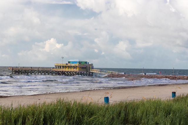 9520 Seawall Boulevard 319, Galveston, TX 77554