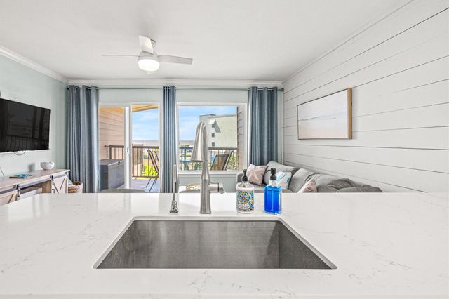 9520 Seawall Boulevard 319, Galveston, TX 77554