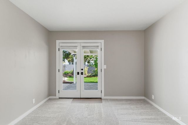 7840 W Crestwood Dr, Boise, ID 83704