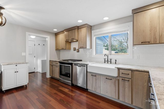 7840 W Crestwood Dr, Boise, ID 83704