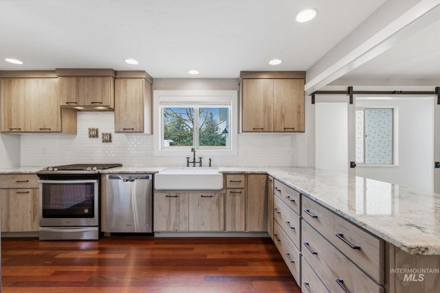 7840 W Crestwood Dr, Boise, ID 83704