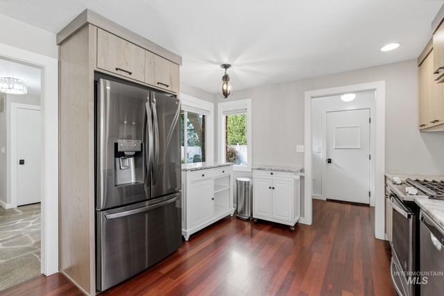 7840 W Crestwood Dr, Boise, ID 83704