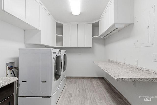 7840 W Crestwood Dr, Boise, ID 83704