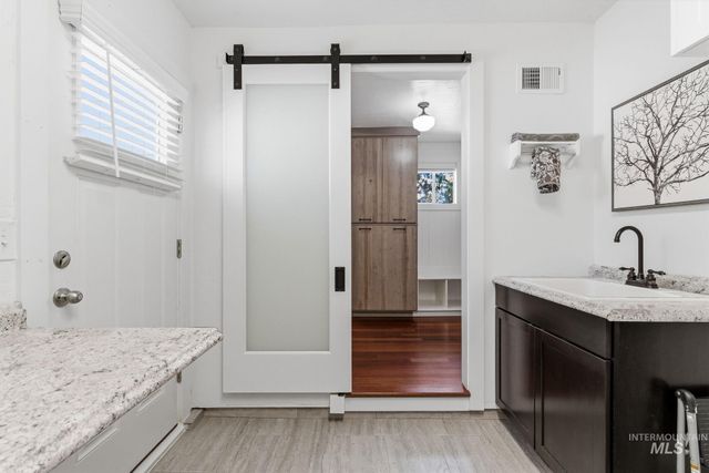 7840 W Crestwood Dr, Boise, ID 83704