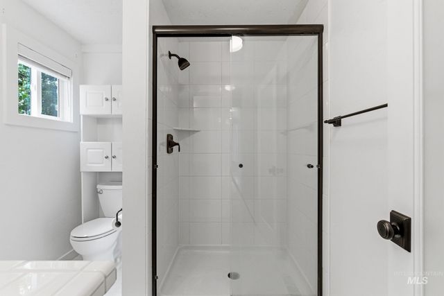 7840 W Crestwood Dr, Boise, ID 83704