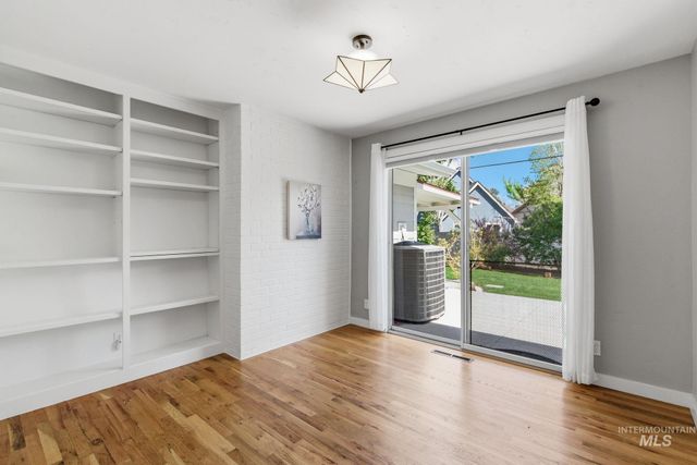 7840 W Crestwood Dr, Boise, ID 83704