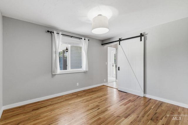 7840 W Crestwood Dr, Boise, ID 83704