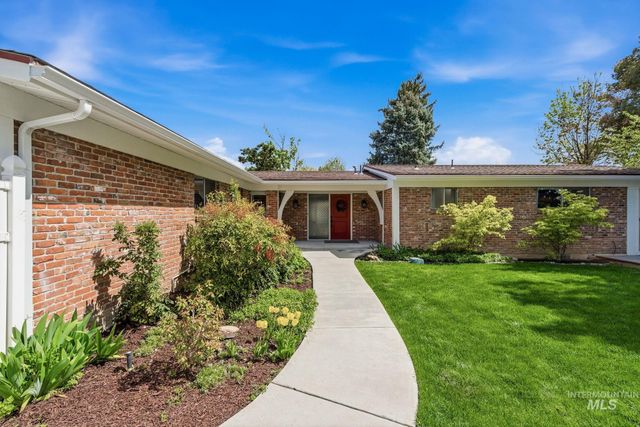 7840 W Crestwood Dr, Boise, ID 83704