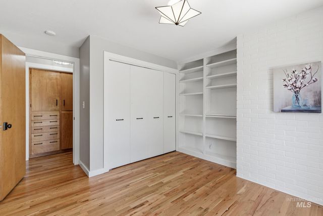 7840 W Crestwood Dr, Boise, ID 83704