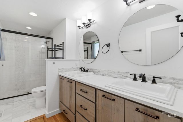 7840 W Crestwood Dr, Boise, ID 83704