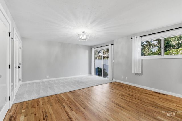 7840 W Crestwood Dr, Boise, ID 83704