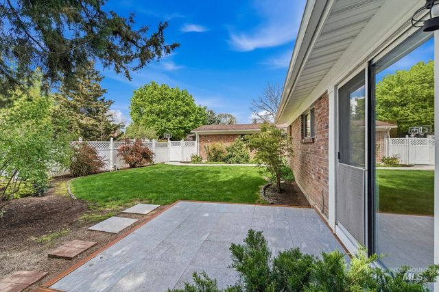 7840 W Crestwood Dr, Boise, ID 83704