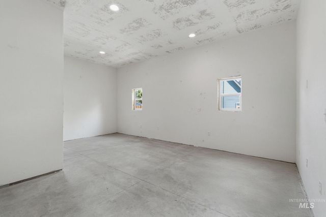 7840 W Crestwood Dr, Boise, ID 83704