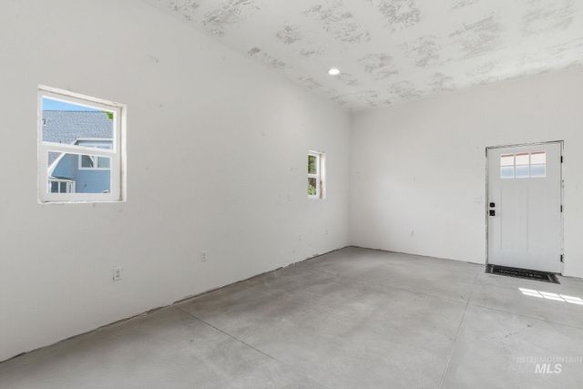 7840 W Crestwood Dr, Boise, ID 83704