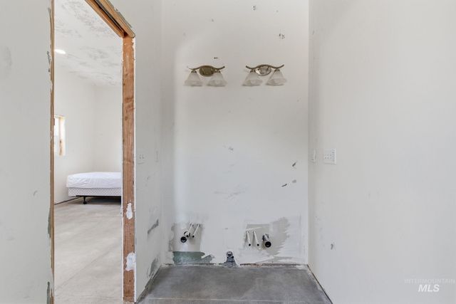 7840 W Crestwood Dr, Boise, ID 83704