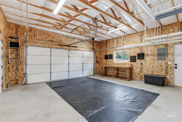 7840 W Crestwood Dr, Boise, ID 83704