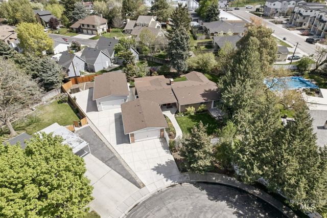 7840 W Crestwood Dr, Boise, ID 83704