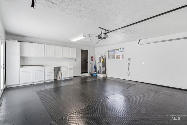 7840 W Crestwood Dr, Boise, ID 83704