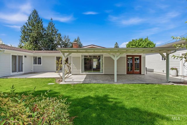 7840 W Crestwood Dr, Boise, ID 83704