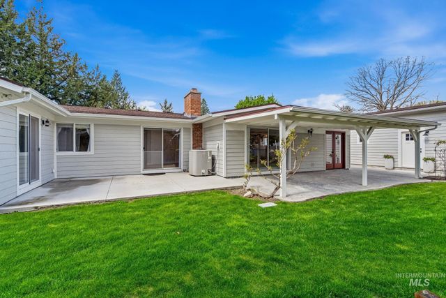 7840 W Crestwood Dr, Boise, ID 83704