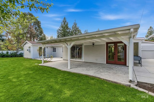 7840 W Crestwood Dr, Boise, ID 83704