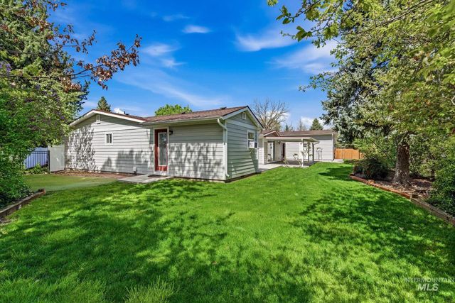 7840 W Crestwood Dr, Boise, ID 83704