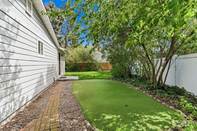 7840 W Crestwood Dr, Boise, ID 83704