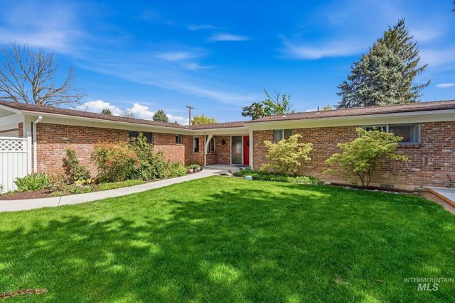 7840 W Crestwood Dr, Boise, ID 83704