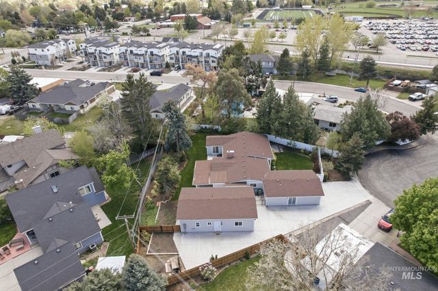 7840 W Crestwood Dr, Boise, ID 83704