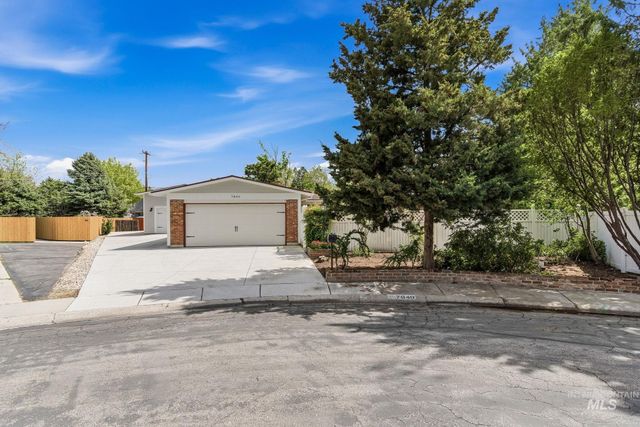 7840 W Crestwood Dr, Boise, ID 83704