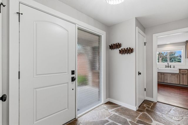 7840 W Crestwood Dr, Boise, ID 83704