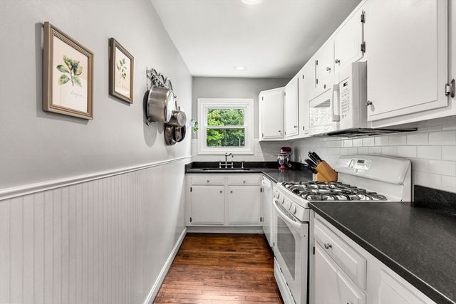 9 Giles St, Methuen, MA 01844
