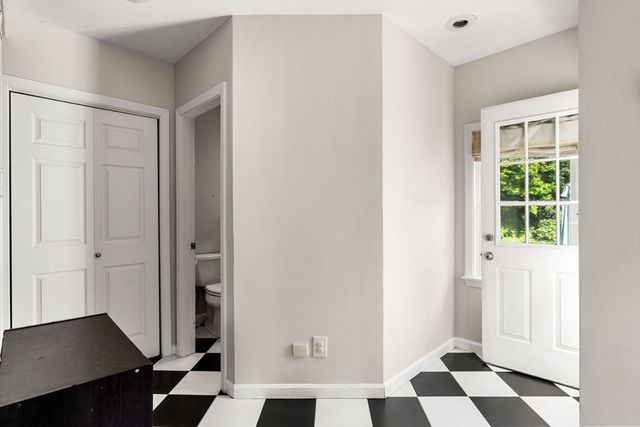 9 Giles St, Methuen, MA 01844