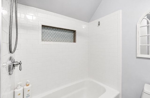 9 Giles St, Methuen, MA 01844