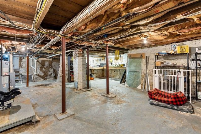 9 Giles St, Methuen, MA 01844