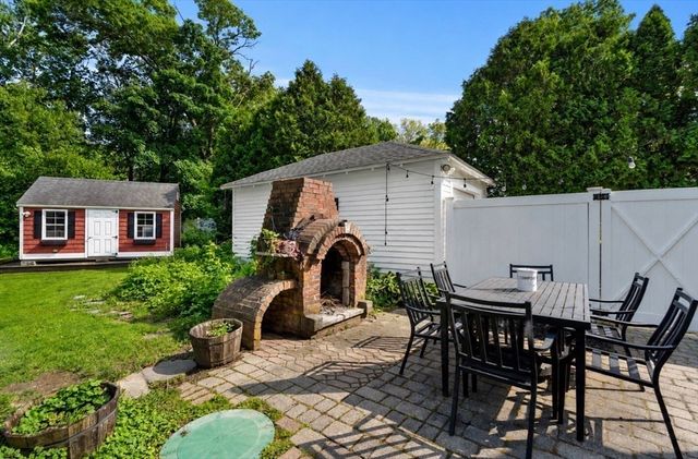 9 Giles St, Methuen, MA 01844