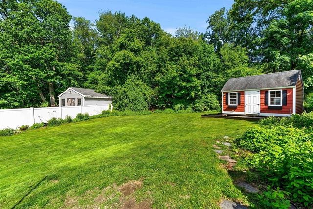 9 Giles St, Methuen, MA 01844