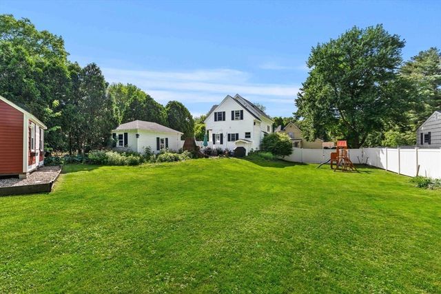 9 Giles St, Methuen, MA 01844