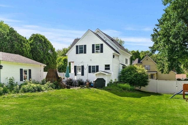 9 Giles St, Methuen, MA 01844