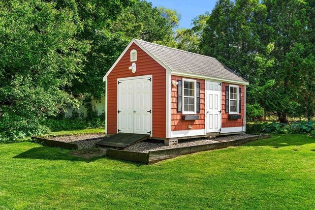 9 Giles St, Methuen, MA 01844