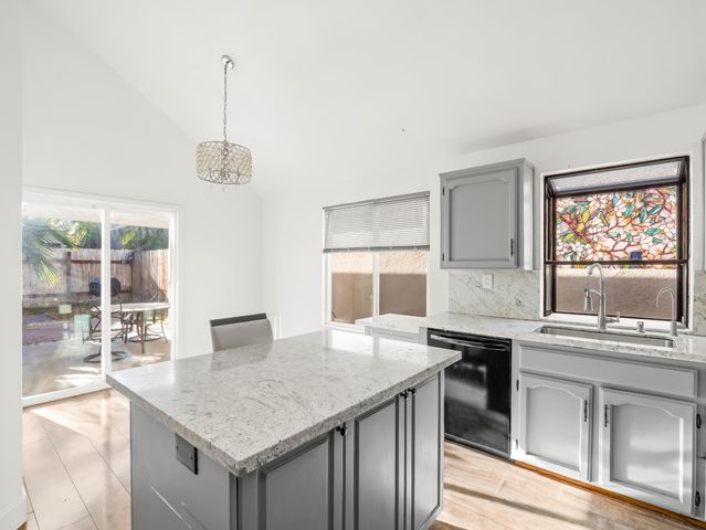 2521 N Selland Avenue, Fresno, CA 93722