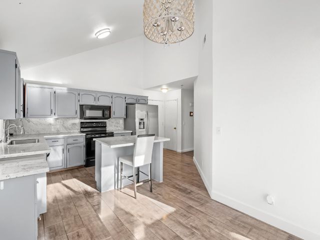 2521 N Selland Avenue, Fresno, CA 93722