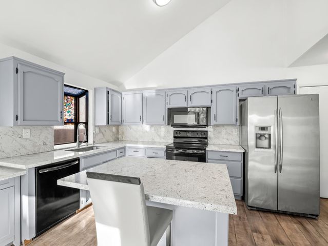 2521 N Selland Avenue, Fresno, CA 93722