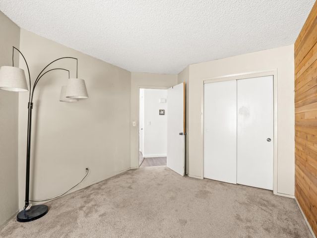 2521 N Selland Avenue, Fresno, CA 93722