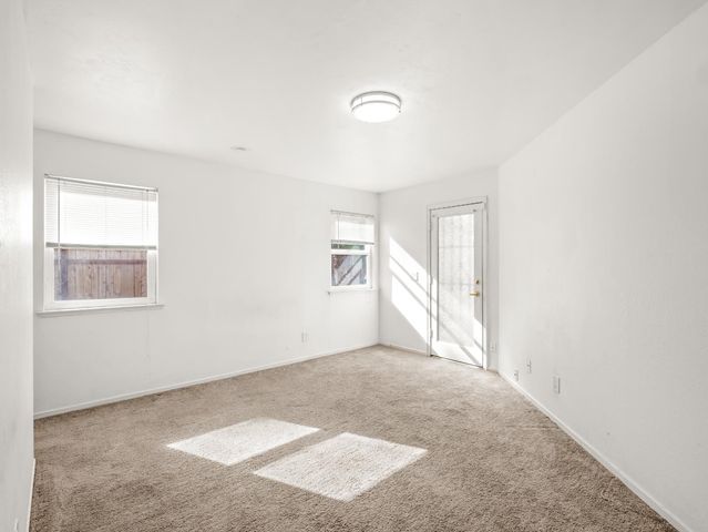 2521 N Selland Avenue, Fresno, CA 93722